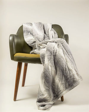 Homeroots 50" X 60" Grey And White Modern Contemporary Heated  Throw Blankets  Acrylic 357550