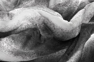 Homeroots 50" X 60" Grey And White Modern Contemporary Heated  Throw Blankets  Acrylic 357550