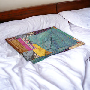 Homeroots 50" X 70" Green And White Quilted Cotton Patchwork Throw Blanket With Embroidery  Cotton 358046