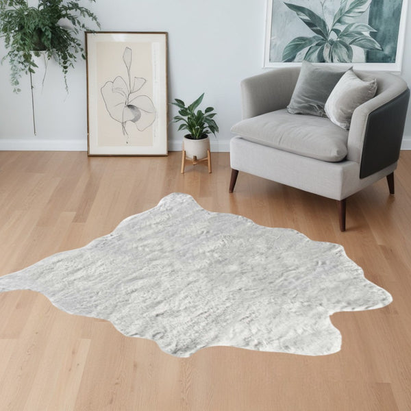 HomeRoots 4' X 5' Gray Faux Fur Area Rug - Plush, Washable Design for Cozy Homes & Modern Décor Styles 358153