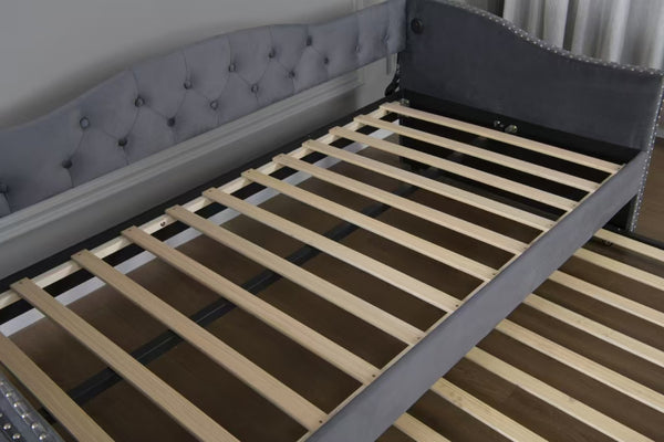 English Elm Twin Size Upholstered Daybed With Trundle & Usb Charging – Stylish Velvet Frame For Space-Saving Comfort W1670S00024-GIGA