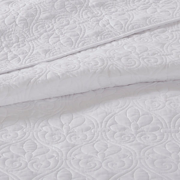 English Elm Reversible Madison Park Quebec Bedspread Set Queen with Quilted Cotton Fill, Oversized Drape, Antimicrobial Protection White 17.72 L x 15.35 W x 7.87 H B03597414