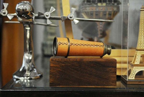 Homeroots 2" Brass Metal Hand Painted Figurine Tabletop Sculpture  Metal 364318