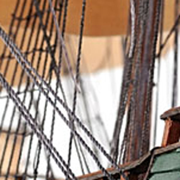 Homeroots 9.5" X 28.5" X 26" Mediumfriesland  Solid Wood 364386