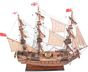 Homeroots 8.25" X 27.5" X 26.75" Hms Surprise  Solid Wood 366190