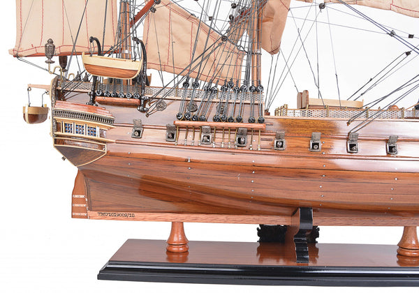 Homeroots 8.25" X 27.5" X 26.75" Hms Surprise  Solid Wood 366190