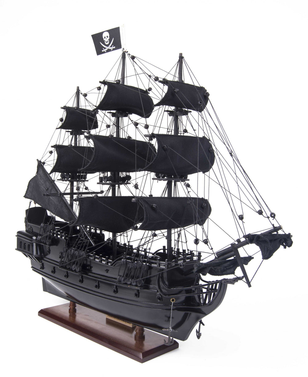Homeroots 6.5" X 20" X 19"Black Pearl Pirate Ship  Solid Wood 366191
