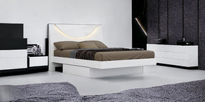 Homeroots Solid Wood King White Bed  Solid Manufactured Wood 366255
