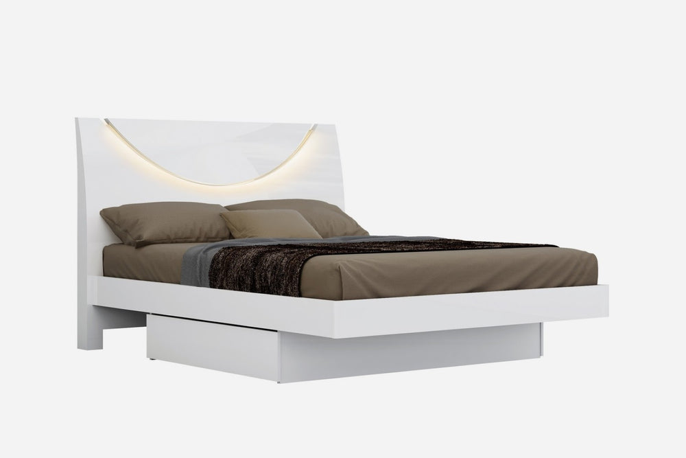 HomeRoots White Solid Wood King Bed Frame – Elegant Modern Design with Durable Construction for Serene Sleep Space 366256