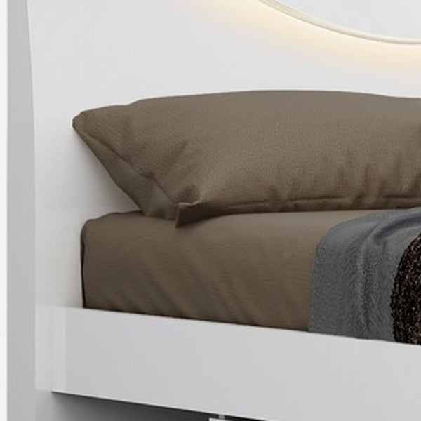 Homeroots Solid Wood King White Bed  Solid Manufactured Wood 366256