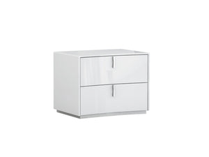 HomeRoots Four-Piece White Bedroom Set - Modern Solid Wood Bed, Nightstand, Dresser & Mirror for Storage 366261