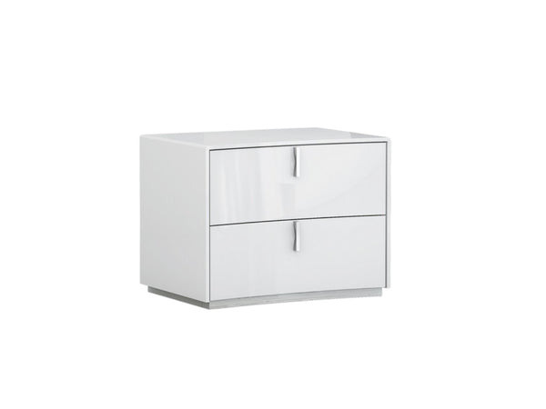 HomeRoots Four-Piece White Bedroom Set - Modern Solid Wood Bed, Nightstand, Dresser & Mirror for Storage 366261
