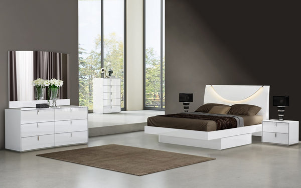 HomeRoots Four Piece White Modern Bedroom Set with Mirror, Dresser, Nightstand & King Bed for Elegant Storage 366262