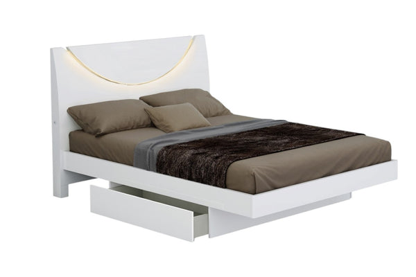 HomeRoots Four Piece White Modern Bedroom Set with Mirror, Dresser, Nightstand & King Bed for Elegant Storage 366262