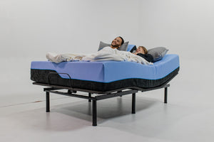 English Elm Refresh Queen Split Hybrid Mattress Adjustable Base Bundle with Cooling Copper Foam B210S00009