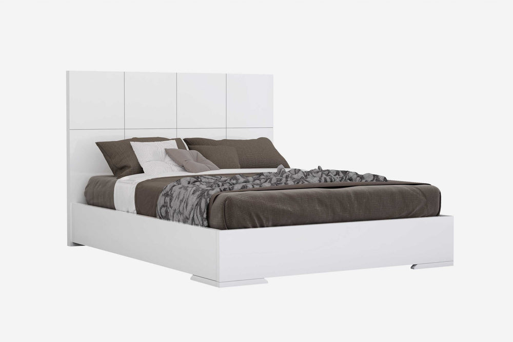 Homeroots Contemporary White Queen Platform Bed  Faux Leather 370605