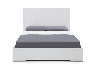 Homeroots Contemporary White Queen Platform Bed  Faux Leather 370605