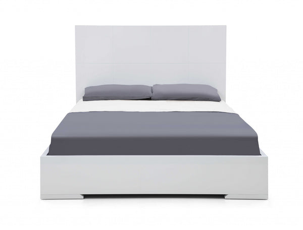 Homeroots Contemporary White Queen Platform Bed  Faux Leather 370605
