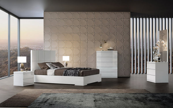 Homeroots Contemporary White Queen Platform Bed  Faux Leather 370605