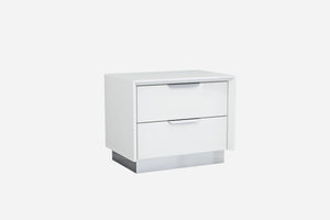 Homeroots 21" White Two Drawers Nightstand   370743