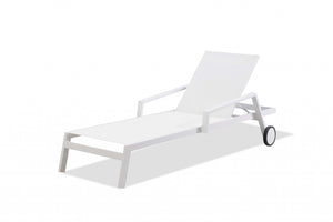 Homeroots Set Of 2 White Modern Aluminum Chaise Lounges   372060