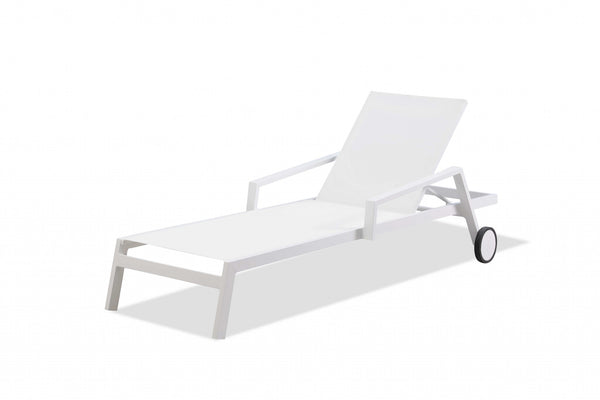 Homeroots Set Of 2 White Modern Aluminum Chaise Lounges   372060
