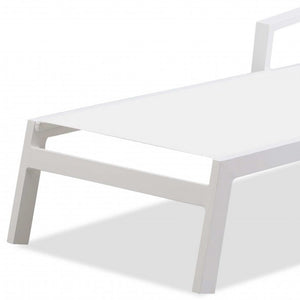 Homeroots Set Of 2 White Modern Aluminum Chaise Lounges   372060