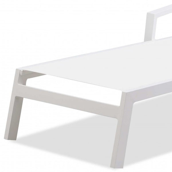 Homeroots Set Of 2 White Modern Aluminum Chaise Lounges   372060