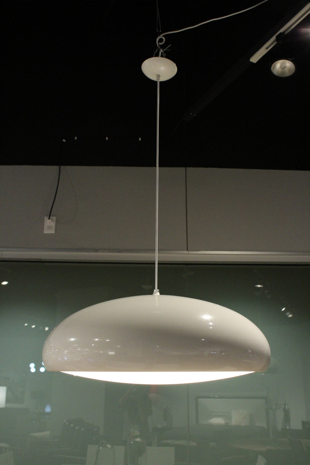 Homeroots 23.5 X 23.5 X White Aluminum Pendant Lamp   372246
