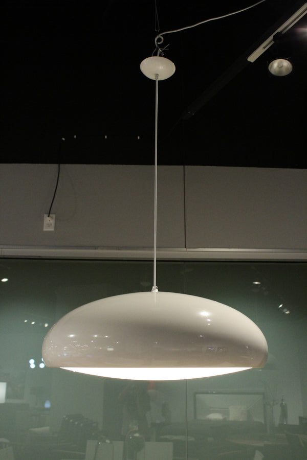 Homeroots 23.5 X 23.5 X White Aluminum Pendant Lamp   372246