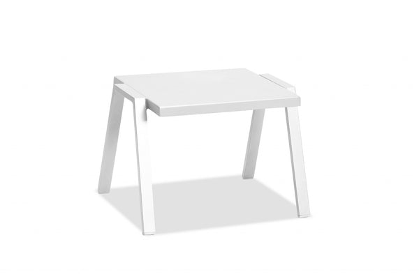 Homeroots 16" White Aluminum End Table   372272