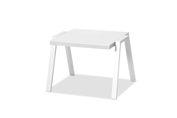 Homeroots 16" White Aluminum End Table   372272