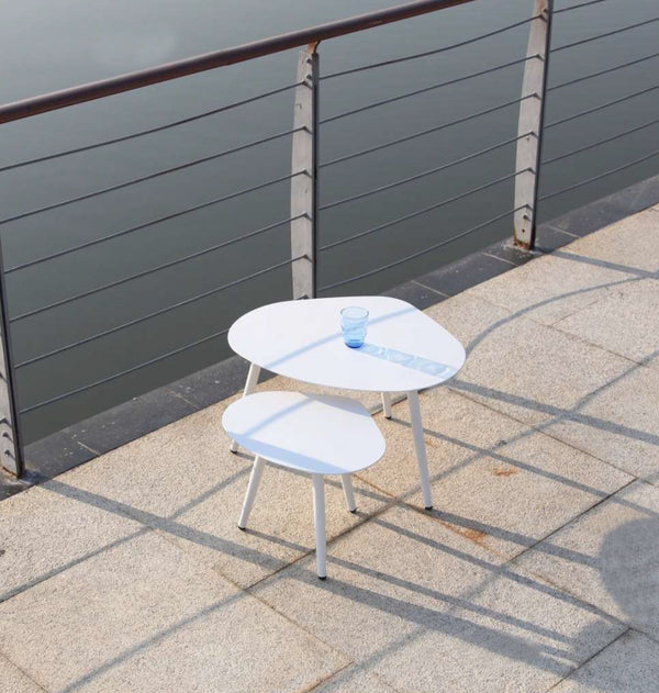 Homeroots 16" White Aluminum End Table   372273