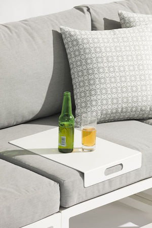 Homeroots 16.5 X 12 X 2.5 White Aluminum Aluminum Tray   372304