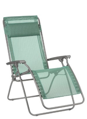 Homeroots 27" Green Metal Outdoor Zero Gravity Chair With Green Cushion Chlorophylle Metal 373474