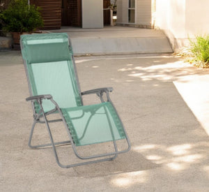 Homeroots 27" Green Metal Outdoor Zero Gravity Chair With Green Cushion Chlorophylle Metal 373474