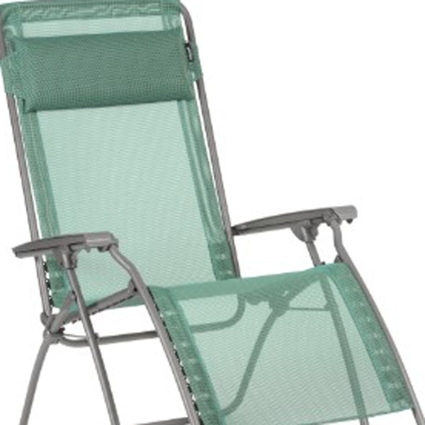 Homeroots 27" Green Metal Outdoor Zero Gravity Chair With Green Cushion Chlorophylle Metal 373474