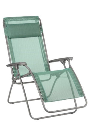 Homeroots 27" Green Metal Outdoor Zero Gravity Chair With Green Cushion Chlorophylle Metal 373474