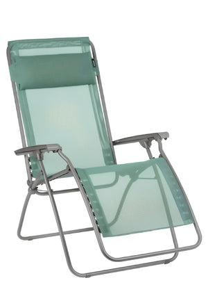 Homeroots 27" Green Metal Outdoor Zero Gravity Chair With Green Cushion Chlorophylle Metal 373474