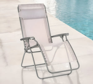 Homeroots 27" Ivory Steel Outdoor Zero Gravity Chair With Ivory Cushion Magnolia Metal 373475