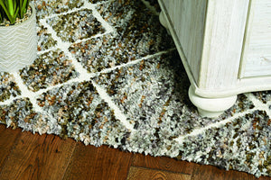 Homeroots 5' X 8' Gray And Ivory Geometric Area Rug  Polyester 374393