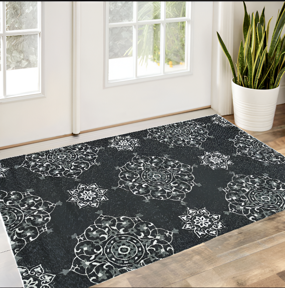 Homeroots 3' X 5' Charcoal Medallion Hand Tufted Area Rug  Polypropylene 374703