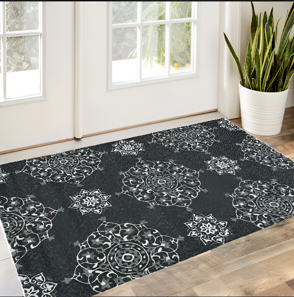 Homeroots 3' X 5' Charcoal Medallion Hand Tufted Area Rug  Polypropylene 374703