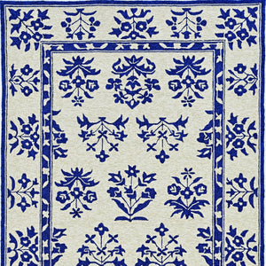 HomeRoots 3' Blue Floral Area Rug - Durable Indoor Outdoor Design with Timeless Hooked Motif for Any Space 3' x 5' 374708