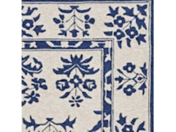 HomeRoots 3' Blue Floral Area Rug - Durable Indoor Outdoor Design with Timeless Hooked Motif for Any Space 8' x 10' 374711