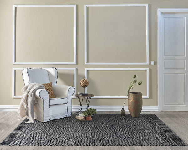 HomeRoots 7' Gray and Black Wool Geometric Hand-Tufted Area Rug - Modern Style for Living Room or Bedroom 7' X 10' 374736