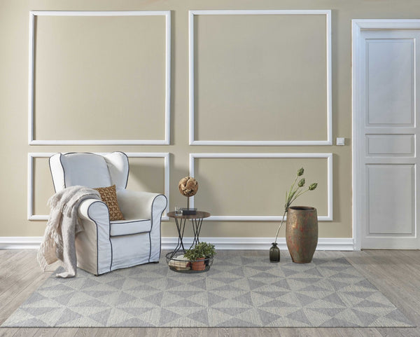 HomeRoots 8' Hand-Tufted Wool Runner Rug in Gray and Light Gray, Perfect for Hallways and Modern Spaces 8' Runner 374739