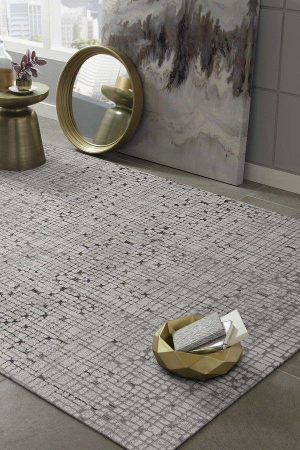 HomeRoots 5' Gray and Black Abstract Distressed Area Rug - Vintage-Inspired Design for Modern Homes & Comfort 8' X 11' 374797