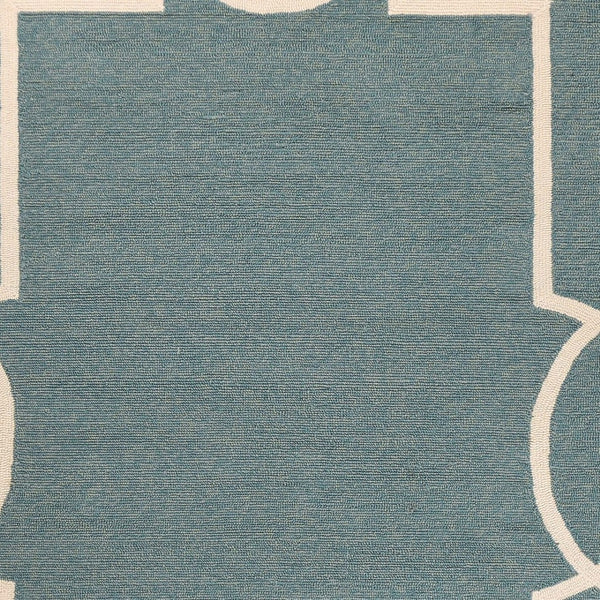 HomeRoots 7' Sky Blue and Ivory Geometric Handmade Area Rug for Indoor and Outdoor Spaces – Stylish & Durable 5' x 7' 374944
