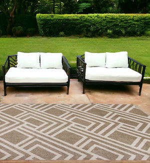 HomeRoots 5' Versatile Beige Geometric Area Rug – Perfect for Indoor or Outdoor Spaces, Easy Care & Modern Style 7' x 10' 374997